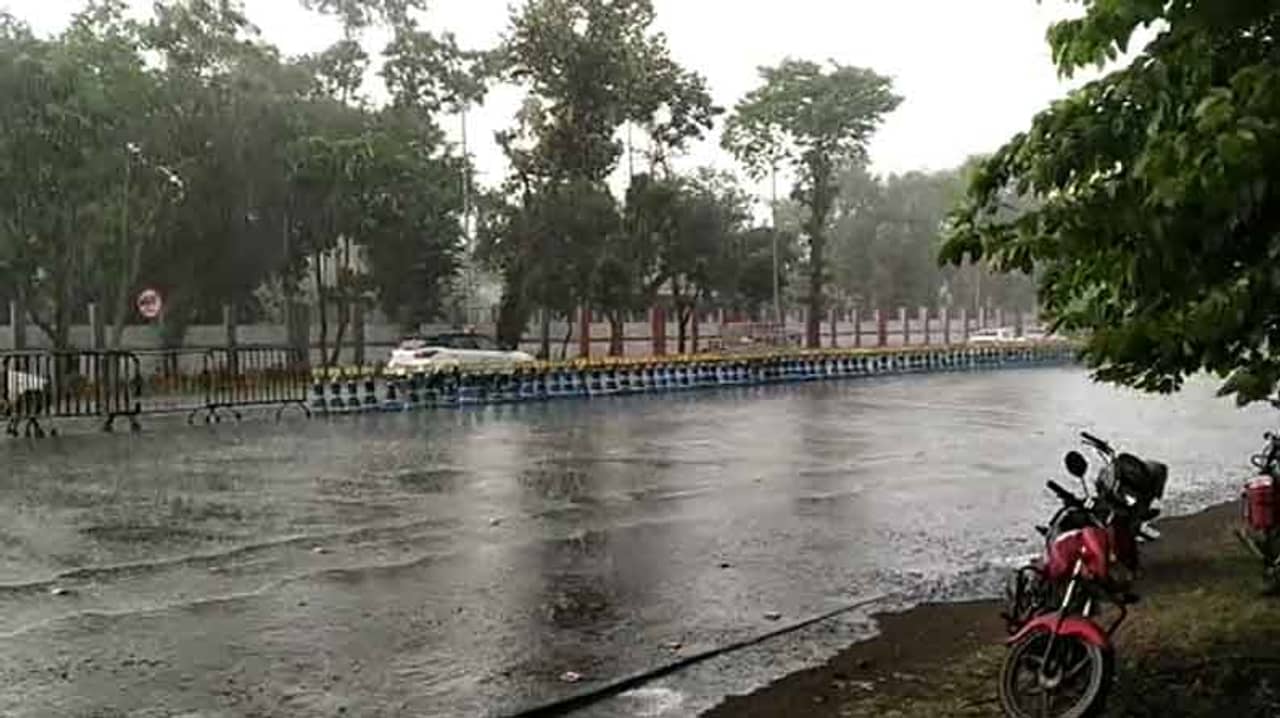 আগামী ২-৩ ঘণ্টার মধ্যে ধেয়ে আসছে ঝড়! সতর্কতা কলকাতায়