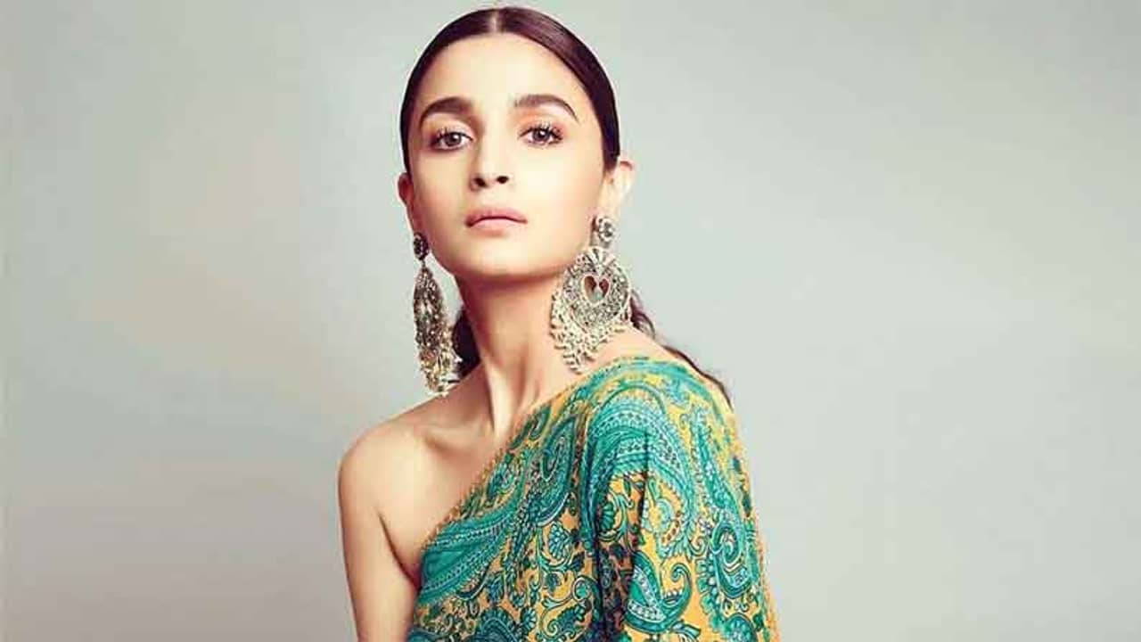 জল্পনাই সত্যি, রণবীরের পর এ বার করোনা আক্রান্ত আলিয়াও