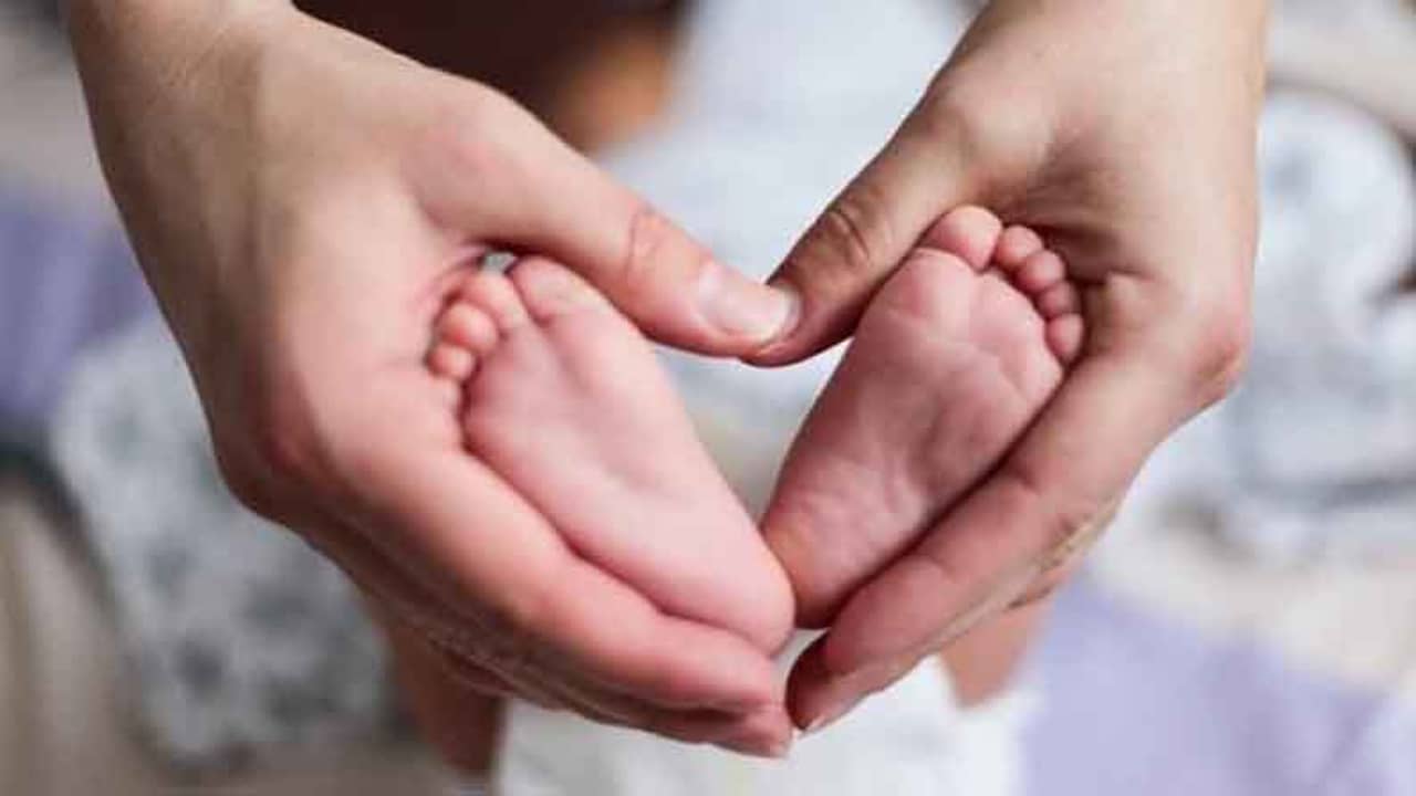 ৩৫ বছর পর কন্যাসন্তানের জন্ম পরিবারে, ঘরের লক্ষ্মী-কে হেলিকপ্টার চড়িয়ে বাড়ি আনলেন বাবা-ঠাকুরদা