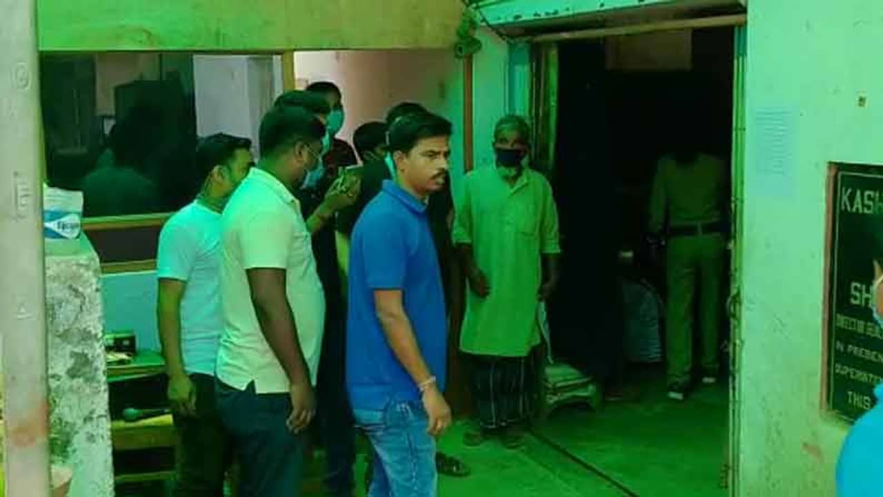 আগে দুই বিয়ে, তৃতীয় বউকে ঘরে রেখে আরও এক প্রেম! স্বামীর কীর্তি জেনে ফেলায় ভয়ঙ্কর পরিণতি স্ত্রীর