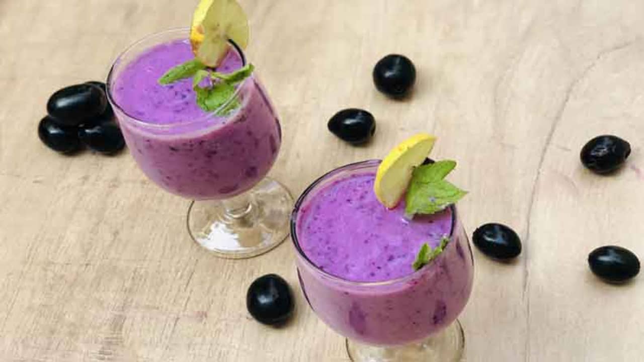 ব্ল্যাক কারেন্ট মিল্কশেক, চটজলদি তৈরি হবে সুস্বাদু এই ঠাণ্ডাই, রইল রেসিপি