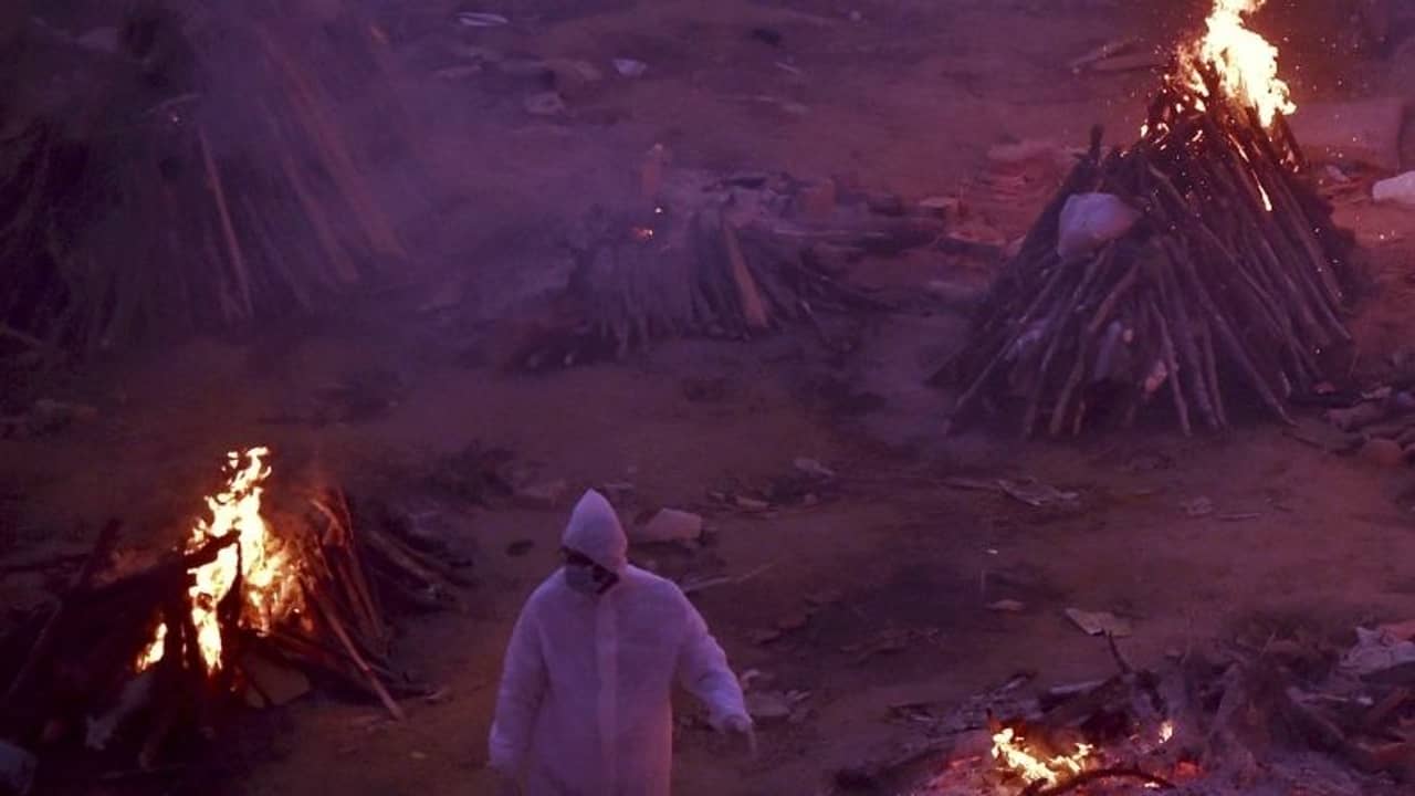 করোনায় মৃতের নথিতে গরমিল মহারাষ্ট্রেও, লাখের গণ্ডি পার করল মৃতের সংখ্যা