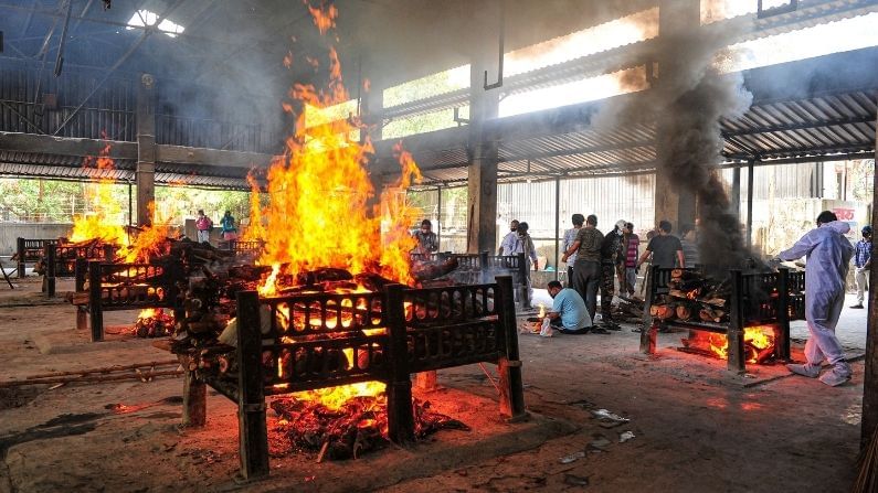 মৃত্যুপুরীতে রূপান্তরিত রাজধানী! ২৪ ঘণ্টায় করোনার করাল গ্রাসে মৃত্যু ৩৯৫ জনের