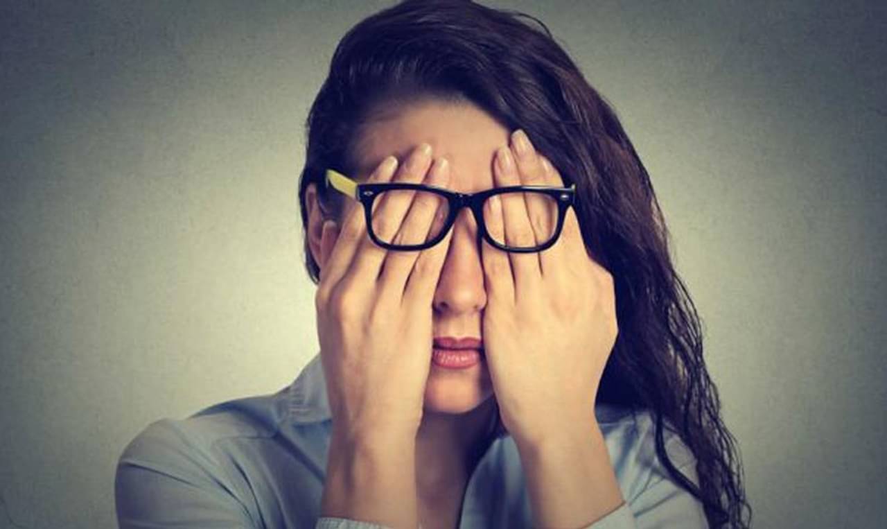 চিরতরে চশমা থেকে রেহাই চান? এই ঘরোয়া টোটকাগুলি ট্রাই করুন আজ থেকেই...