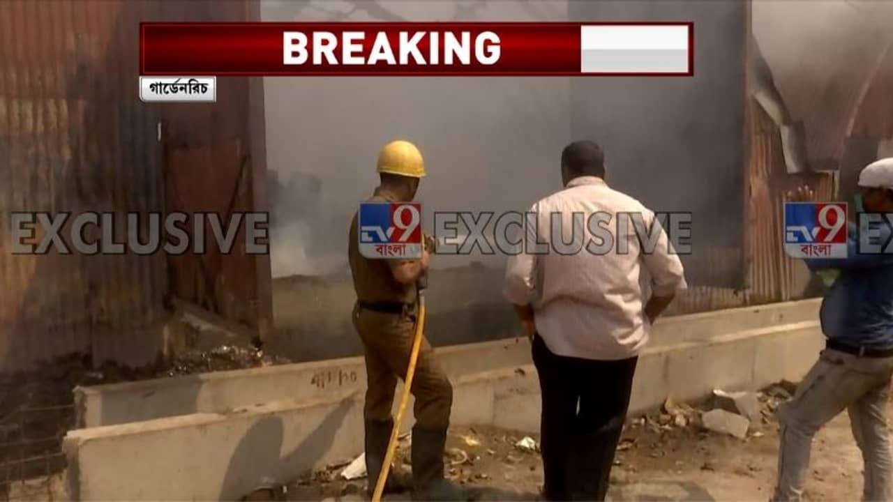 গার্ডেনরিচের এফসিআইয়ের গুদামে ভয়াবহ আগুন, ঘটনাস্থলে দমকলের ৬ টি ইঞ্জিন