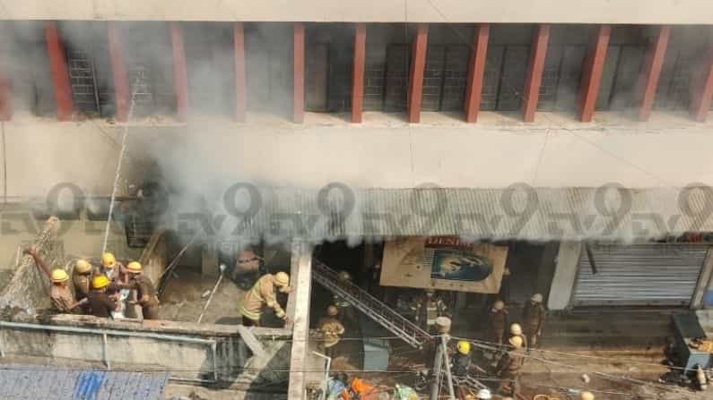 ধোঁয়া বের করতে উন্নত প্রযুক্তি, দ্রুত আগুন নেভাতে লেনিন সরণিতে বাড়ল ইঞ্জিনের সংখ্যা ধোঁয়া বের করতে উন্নত প্রযুক্তি, দ্রুত আগুন নেভাতে লেনিন সরণিতে বাড়ল ইঞ্জিনের সংখ্যা