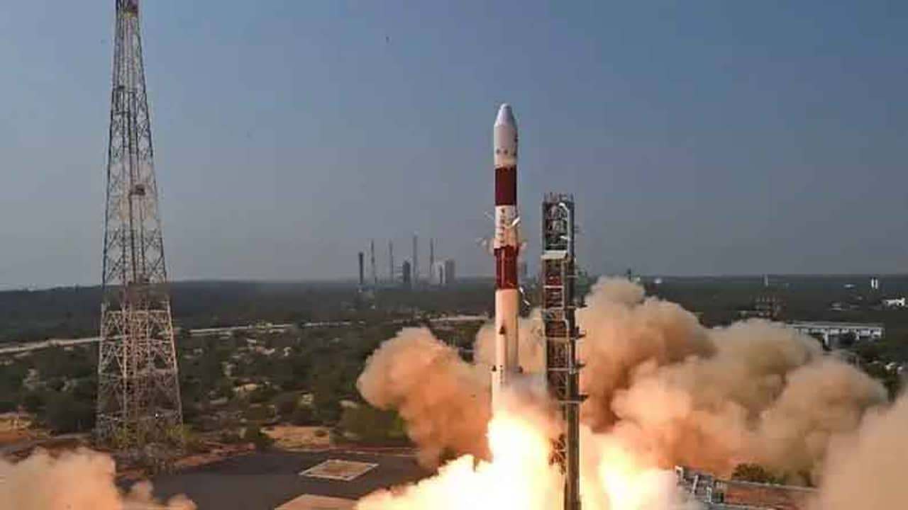 গগনযানের সঙ্গে যোগাযোগ রাখতে ডেটা রিলাই স্যাটেলাইট লঞ্চ করবে ইসরো