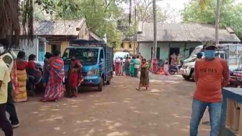 'দুধের নাতিটা সমানে কাঁদছিল, কোলে নিয়ে ছেলের ঘরে গিয়ে দেখি ওরা ফ্যানের সঙ্গে ঝুলছে'