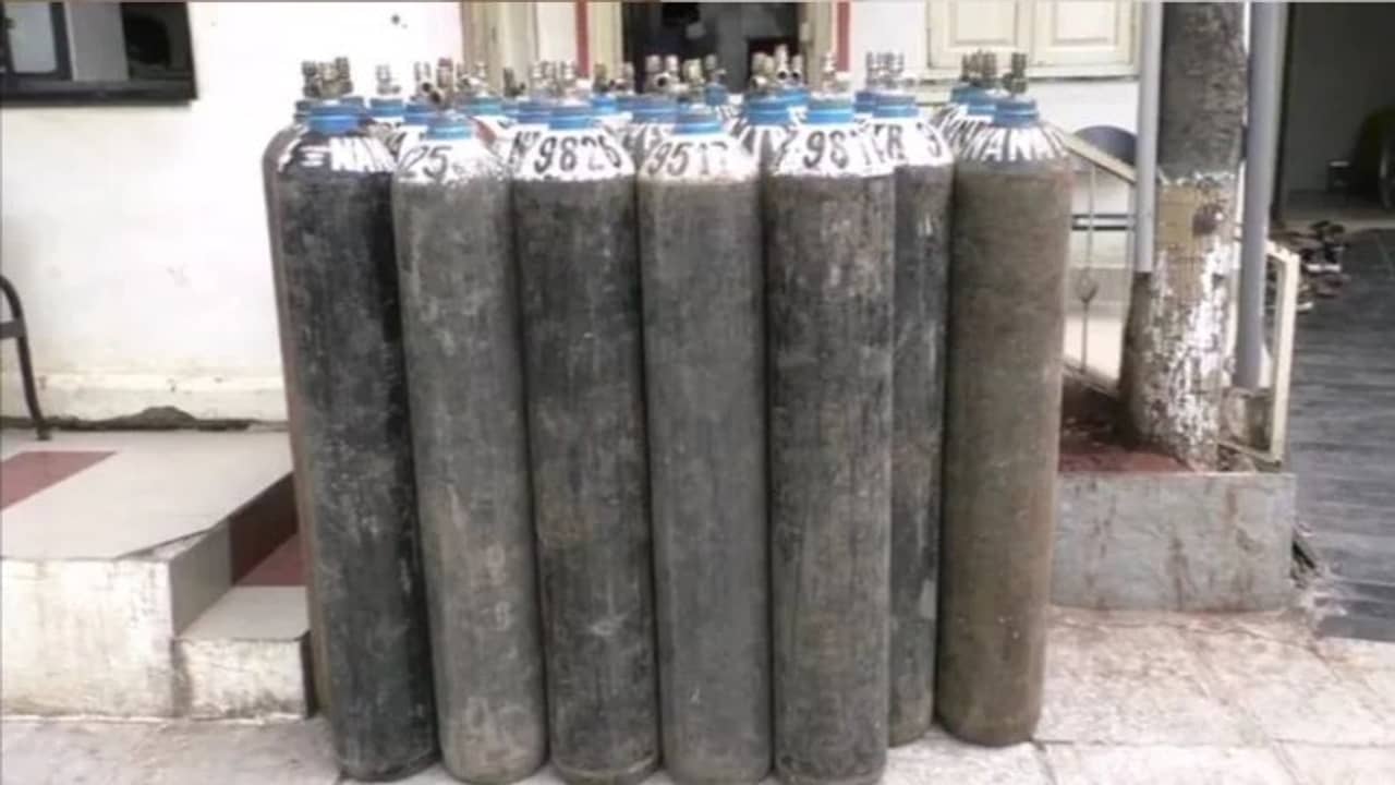 দেশে অক্সিজেনের ঘাটতি! করোনাবর্ষে বিদেশ রফতানি হয়েছে বিপুল অক্সিজেন