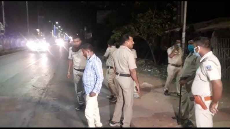 আবারও পানিহাটি! বাড়ি ফেরার পথে পিছন থেকে বোমা, ঝলসানো শরীরে একশো মিটার দূরে ছিটকে পড়লেন তৃণমূল কর্মী আবারও পানিহাটি! বাড়ি ফেরার পথে পিছন থেকে বোমা, ঝলসানো শরীরে একশো মিটার দূরে ছিটকে পড়লেন তৃণমূল কর্মী