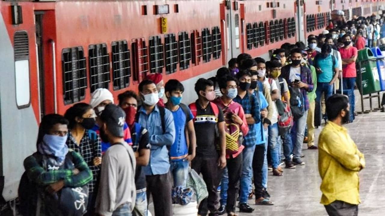 বিপদ বাড়ার আগেই ফিরে আসুন, বিহারের পরিযায়ীদের সমস্ত সাহায্যের প্রতিশ্রুতি মুখ্যমন্ত্রীর