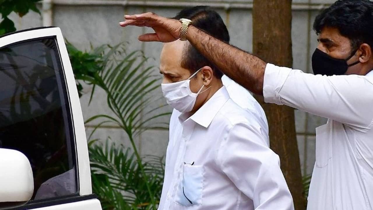 অম্বানীকাণ্ডের পর্দাফাঁস, সচিনের বাড়ি থেকে উদ্ধার ২ পাসপোর্ট সামনে আনল ভুয়ো এনকাউন্টারের ছক!