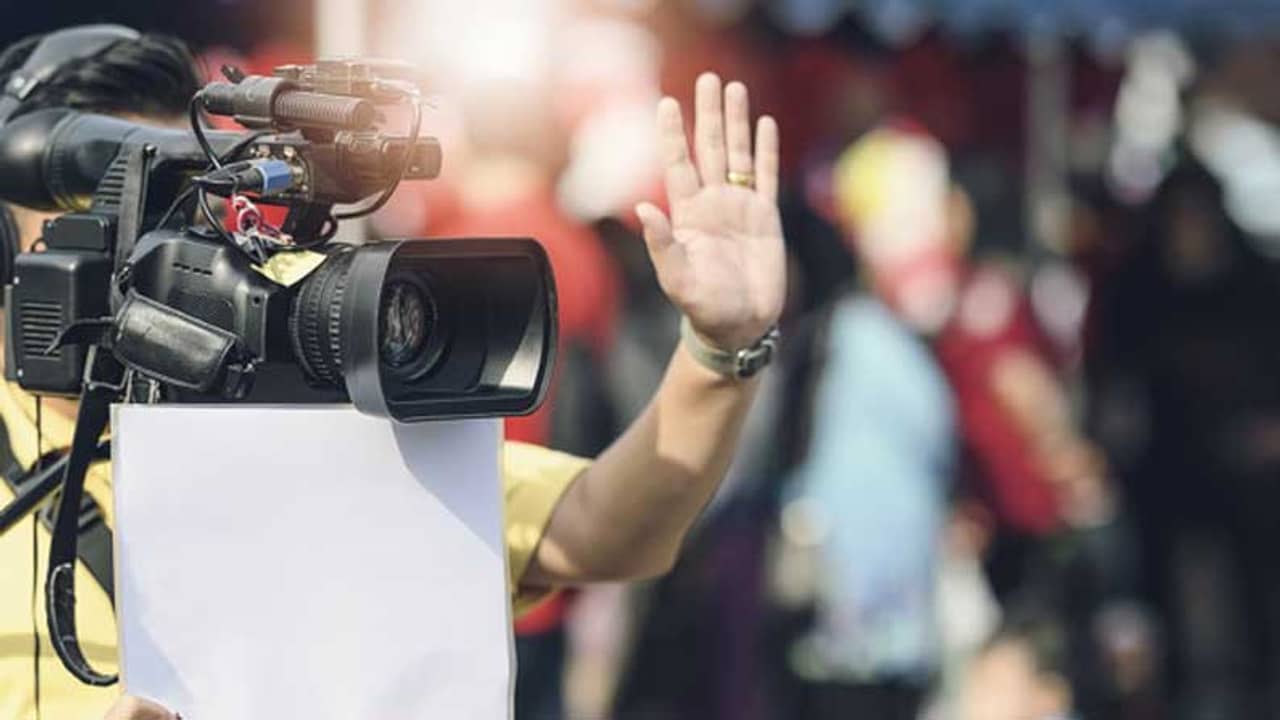 করোনা আতঙ্কে ফের ফিল্ম ইন্ডাস্ট্রিতে কাজের পরিধি সীমাবদ্ধ