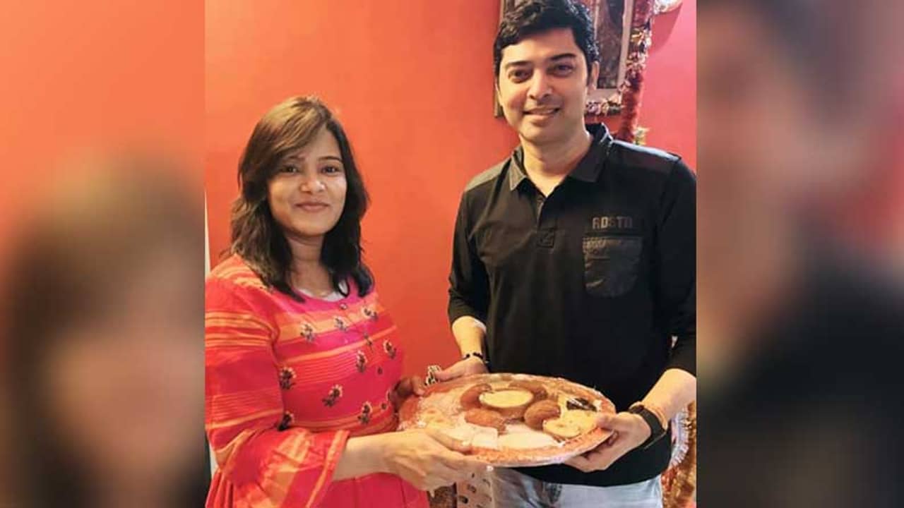 মা হতে চলেছেন সোনালি, বন্ধুকে সাধ খাওয়ালেন ভাস্বর