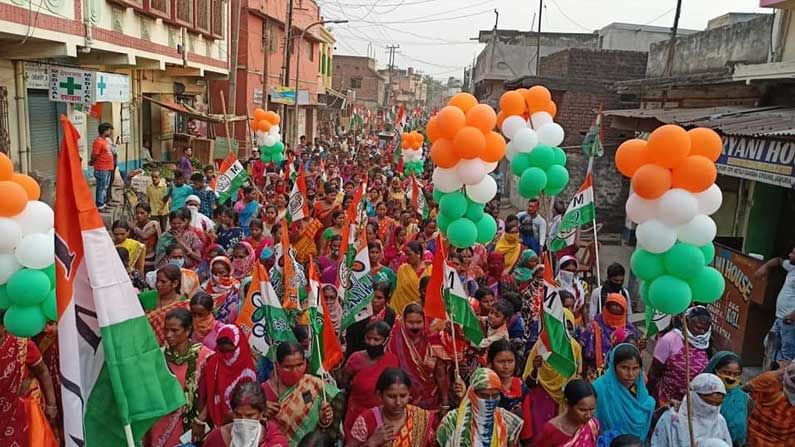 প্রচারে বক্তব্য রাখছিলেন তৃণমূল প্রার্থী, হঠাৎই এলিয়ে গেল শরীর, বন্ধ চোখের পাতা