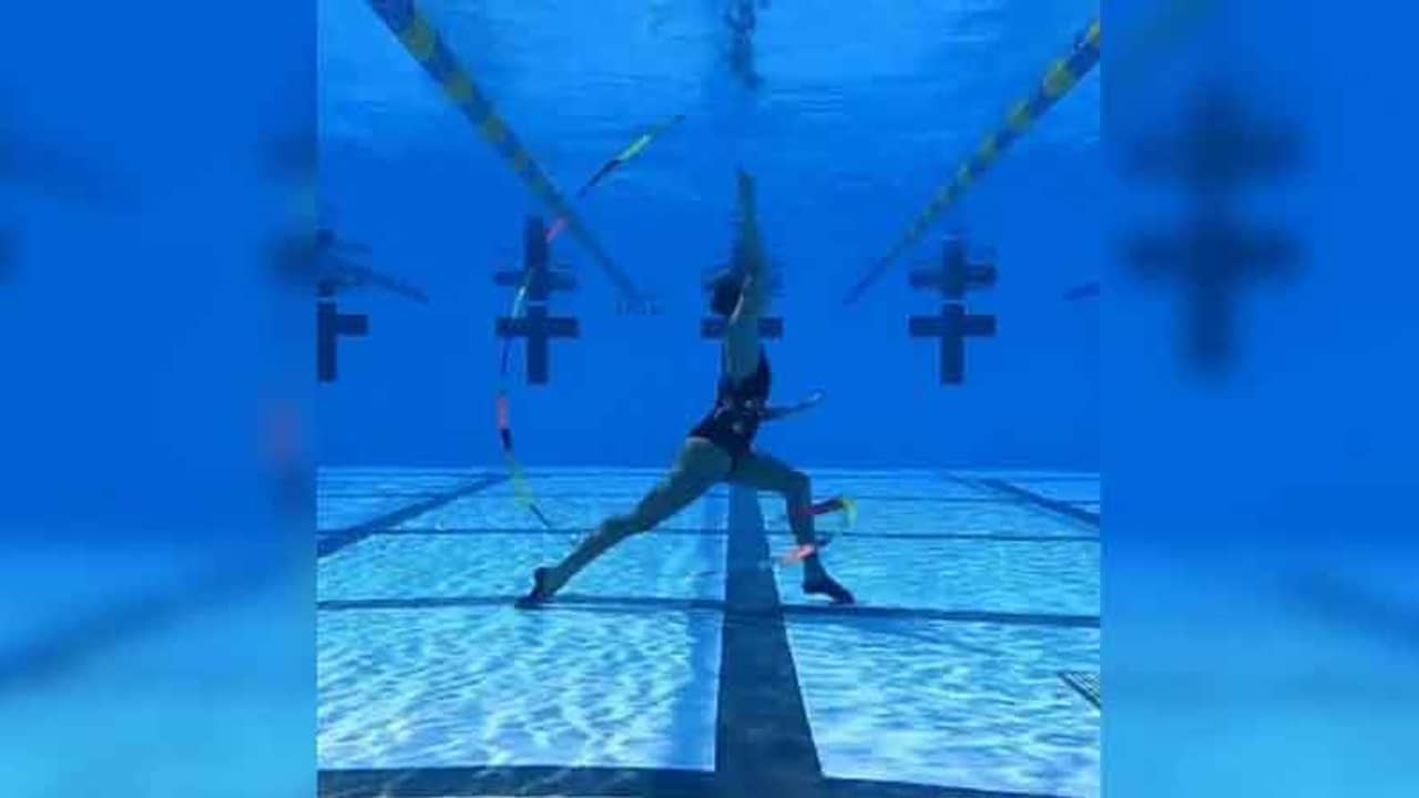 জলের তলায় জিমন্যাস্টিক! ইনস্টাগ্রামে ভাইরাল মিয়ামি-র তরুণীর ভিডিয়ো