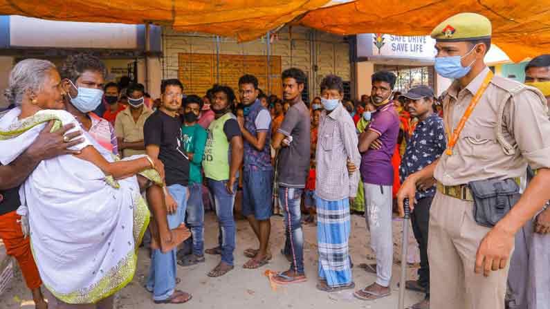 West Bengal Election 2021 Phase 3 Voting LIVE: ৭টা পর্যন্ত তিন জেলা ভোট পড়ল ৭৭.৬৮ শতাংশ West Bengal Election 2021 Phase 3 Voting LIVE: ৭টা পর্যন্ত তিন জেলা ভোট পড়ল ৭৭.৬৮ শতাংশ