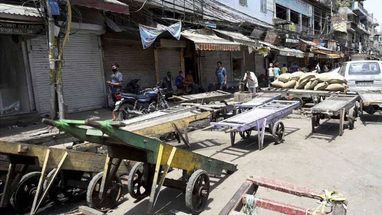 ২ মাসে সর্বনিম্ন সংক্রমণেও লকডাউন উঠছে না রাজধানীতে, কোন কোন ক্ষেত্রে মিলল ছাড়?