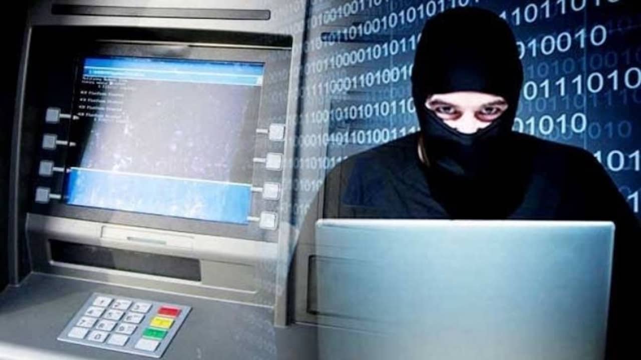 সাবধান! এটিএমে সিঁদ কাটছে জালিয়াত, ভুতুড়ে কায়দায় উধাও হচ্ছে টাকা!