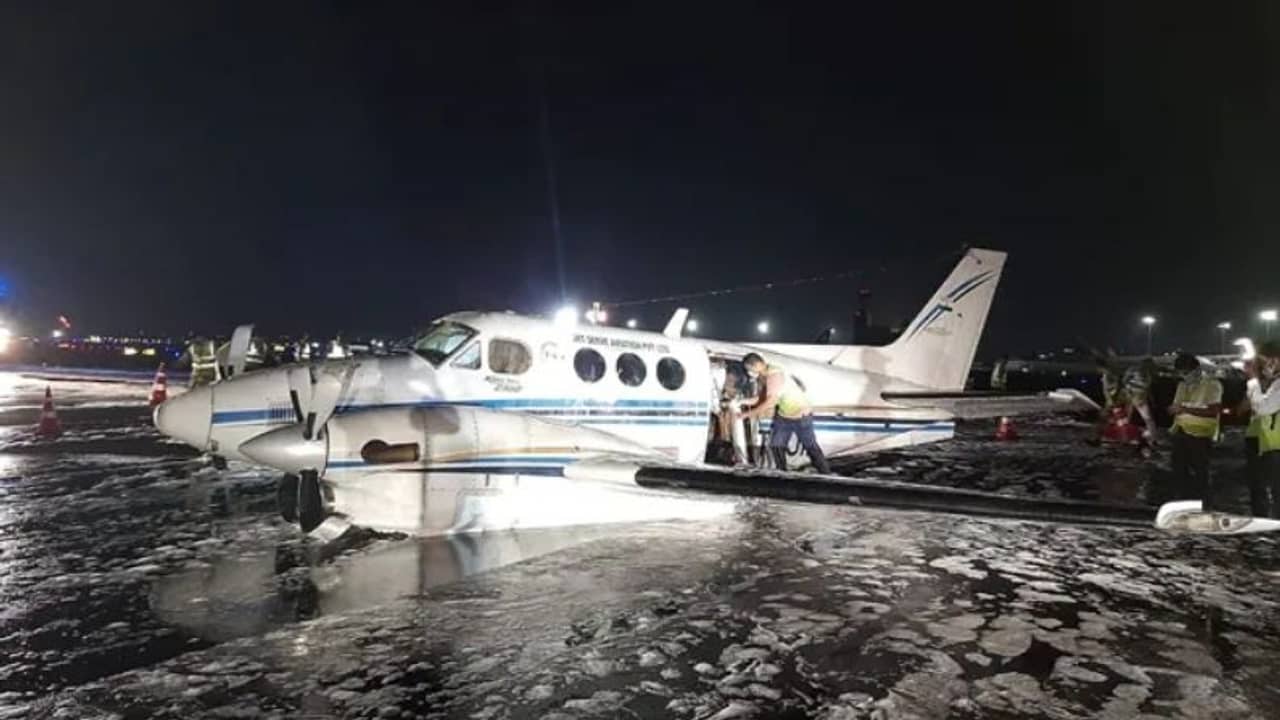 টেক অফের সময়ই খুলে গেল চাকা, এয়ার অ্যাম্বুলেন্সের অবতরণ হল ফিল্মি কায়দায়