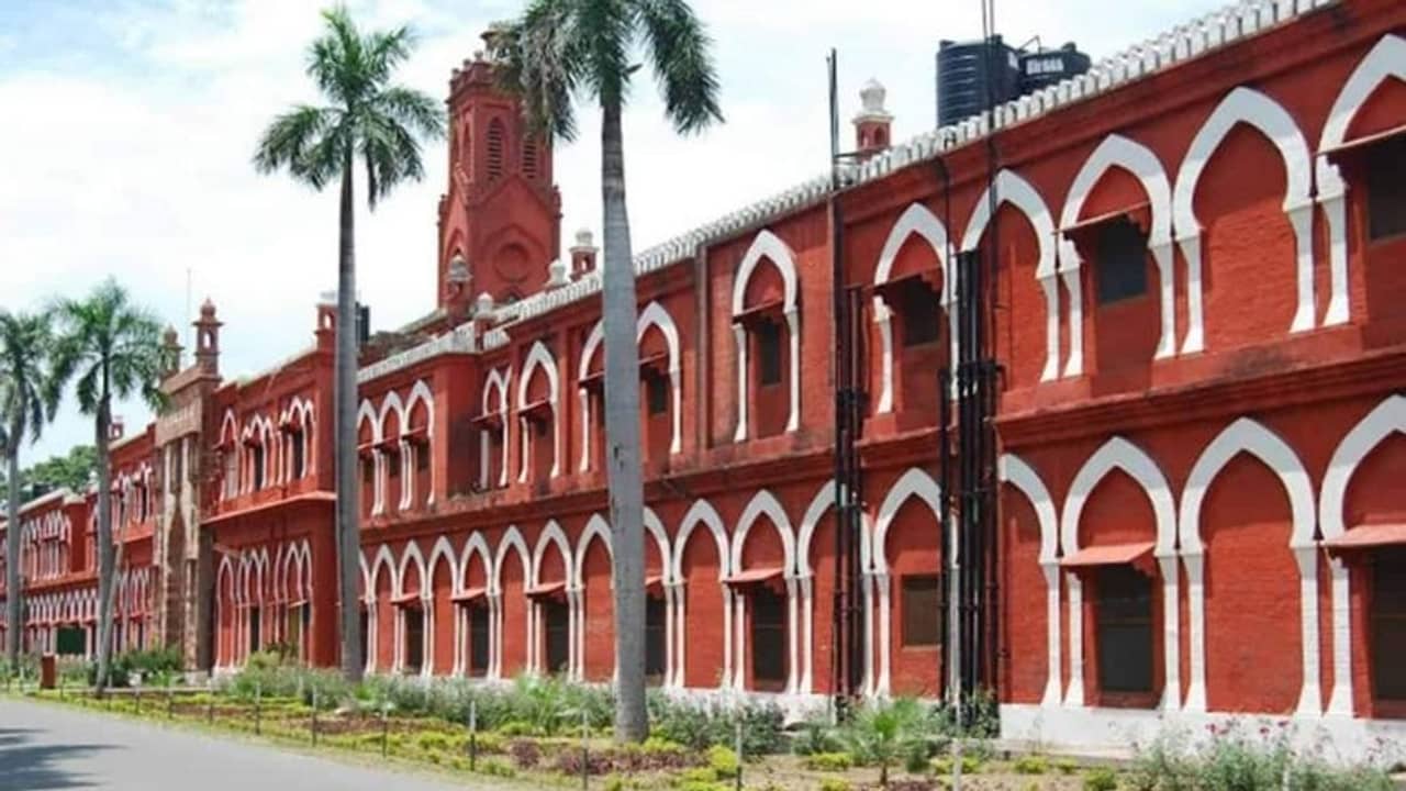 আলিগড় বিশ্ববিদ্যালয়ের ১৯ অধ্যাপক-সহ ৪৪ কর্মীর মৃত্যু, আরও ভয়াবহ ভ্যারিয়েন্টের আশঙ্কা