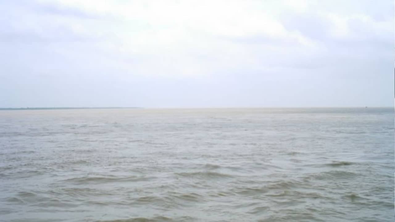 পদ্মায় ফের ট্রলারডুবি, ১ জনের মৃত্যু, নিখোঁজ ৪