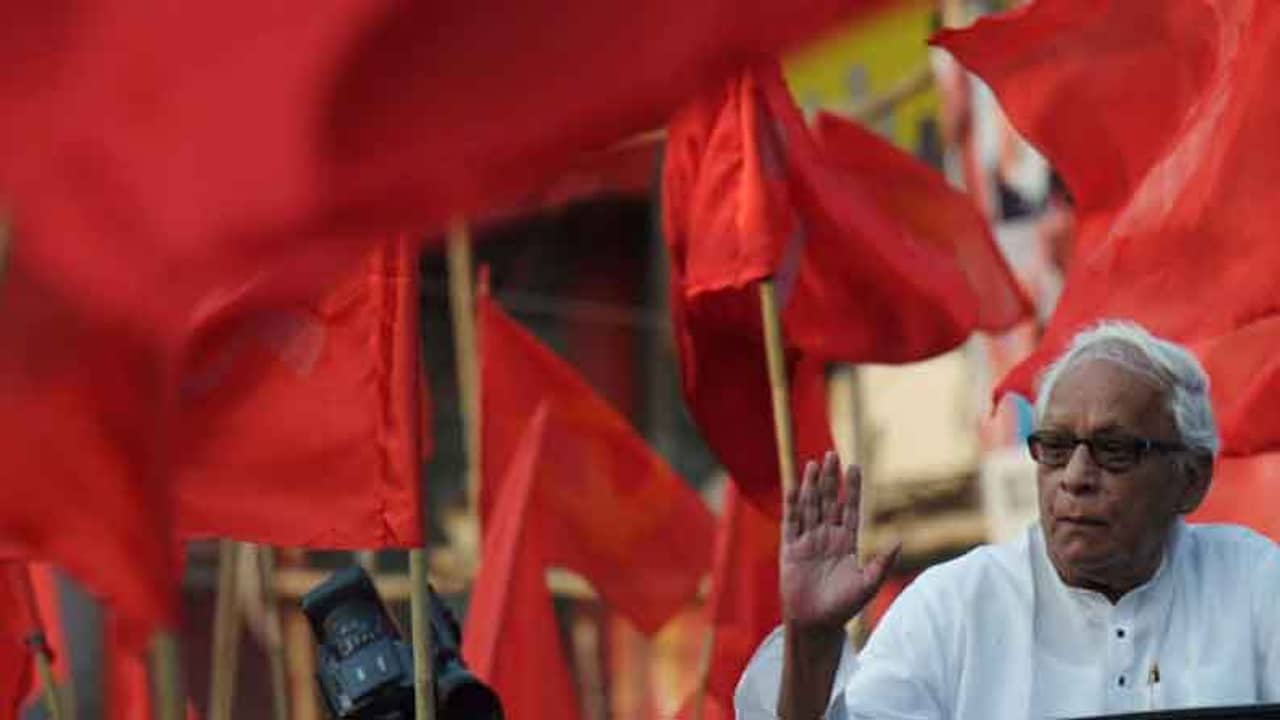 আজই হাসপাতাল থেকে বাড়ি ফিরছেন বুদ্ধবাবু, জানতে চাইলেন বাইরে কী চলছে!