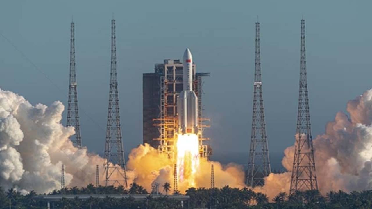 মহাশূন্যের গোলকধাঁধায় ইতি, ভারত ঘেঁষে আছড়ে পড়ল চিনের রকেট