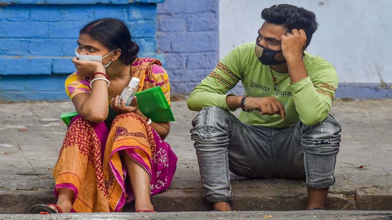 কবে মাটিতে নামবে আকাশছোঁয়া দৈনিক সংক্রমণ? পূর্বাভাস প্রধানমন্ত্রীর উপদেষ্টার