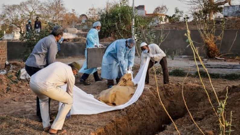 ২৪ ঘণ্টায় মৃত ১০৩, আতঙ্কের সেঞ্চুরি বঙ্গে, সংক্রমণে 'ফার্স্ট' উত্তর ২৪ পরগনা ২৪ ঘণ্টায় মৃত ১০৩, আতঙ্কের সেঞ্চুরি বঙ্গে, সংক্রমণে 'ফার্স্ট' উত্তর ২৪ পরগনা