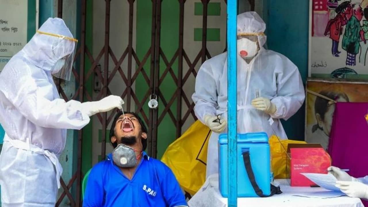 একদিনে ১৩৬ মৃত্যুর মাঝেই সেরে উঠলেন ১৯ হাজারের বেশি, রাজ্যে সুস্থতার হার ৮৬.৭৮ শতাংশ