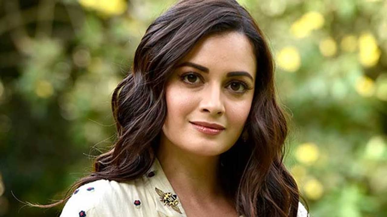 করোনার টিকা না নেওয়ার আসল কারণ জানালেন অন্তঃসত্ত্বা দিয়া মির্জা