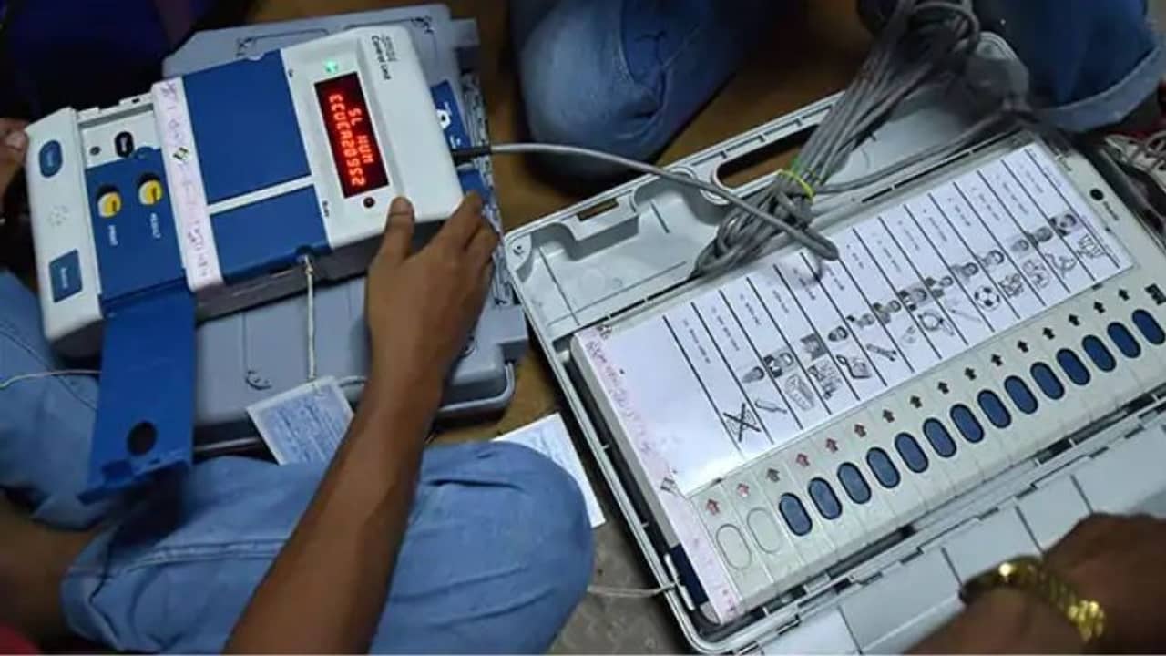 বঙ্গে উপনির্বাচন কি সেপ্টেম্বরের মাঝেই? তেমনটাই চাইছে কমিশন, বলছে সূত্র