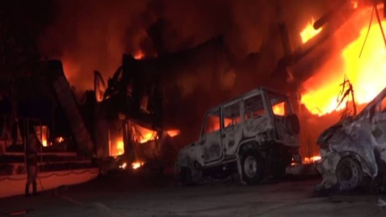 মধ্যরাতে ভয়াবহ আগুনে ভস্মীভূত উধমপুরের কারখানা, বায়ুসেনার ৩ ঘণ্টায় প্রচেষ্টায় নিয়ন্ত্রণে আগুন