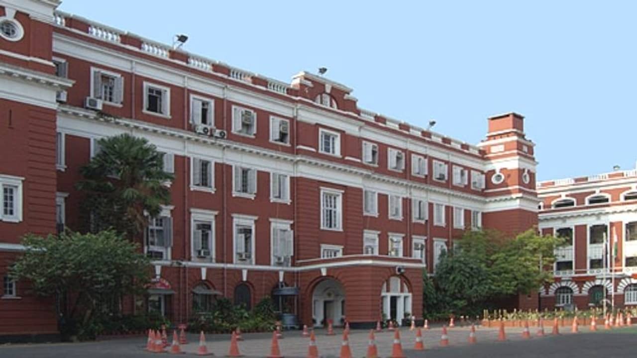 মৃত্যু আরও এক পুলিশকর্মীর, লালবাজার এ বার ওয়ার্ক ফ্রম হোম-এ!