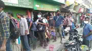 West Bengal Lockdown: সক্কাল-সক্কাল ব্যাগ হাতে মদের দোকানের বাইরে লম্বা লাইন! অতঃপর পুলিশের লাঠির মুখে সুরাপ্রেমীরা