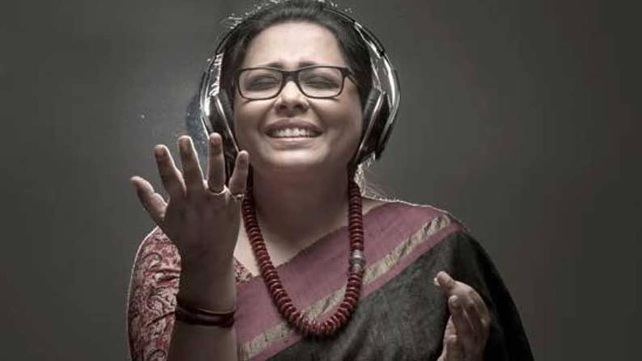 করোনা আক্রান্তদের মন ভাল করতে গান, আড্ডার আসরে লোপামুদ্রা মিত্র