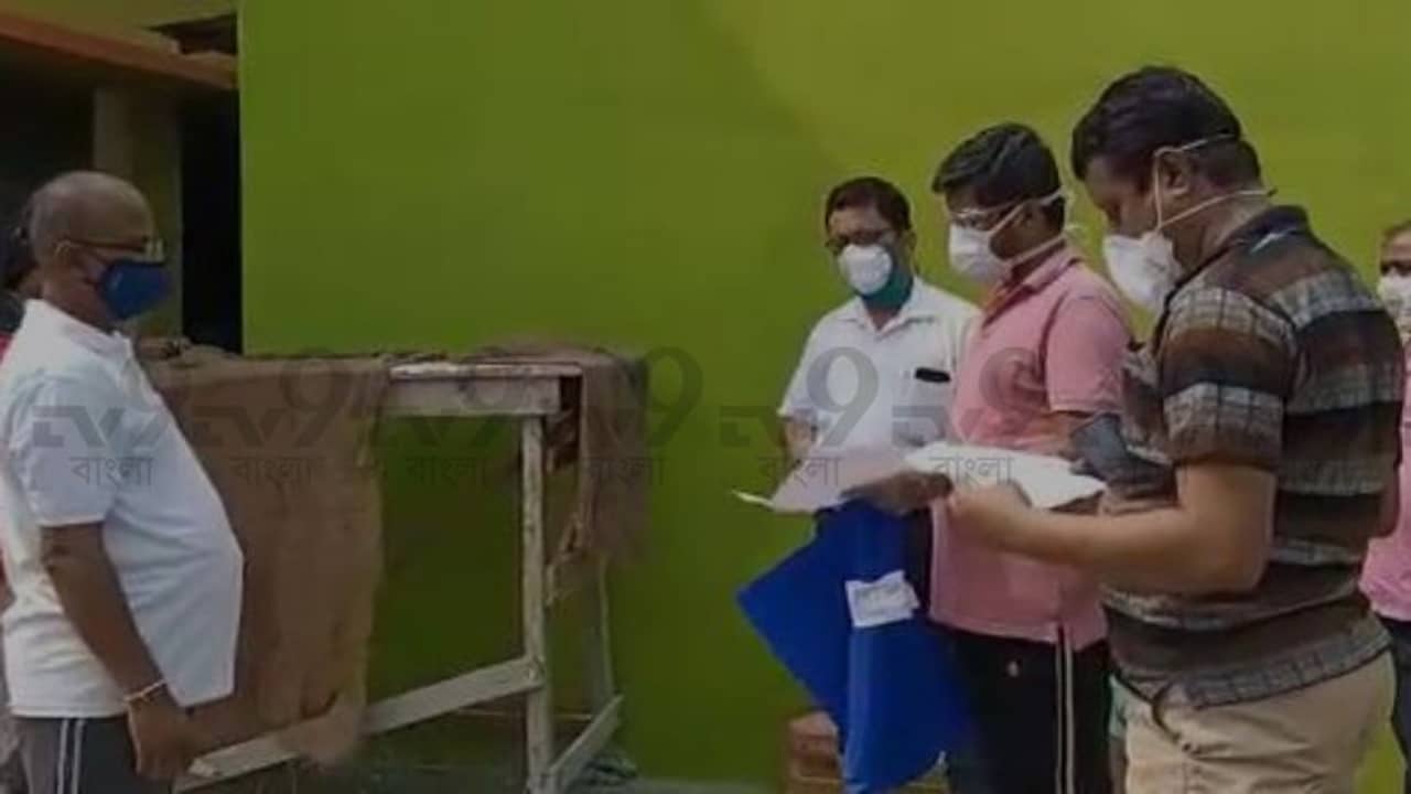 গেট ওয়েল সুন, জল ডিঙিয়ে করোনা আক্রান্তের দুয়ারেবার্তা মহকুমা শাসকের