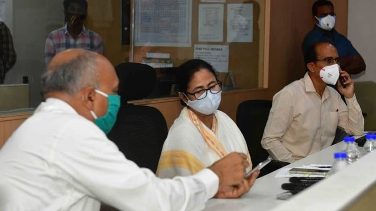 টানা ৩০ ঘণ্টা নবান্নে কাটিয়ে অবশেষে কালীঘাট ফিরলেন মমতা