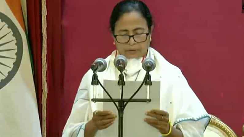 Mamata Banerjee Oath: করোনা নিয়ন্ত্রণ করাই প্রথম কাজ, কোথাও কোনও অশান্তি আর মানব না, শপথ নিয়েই কড়া মমতা