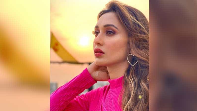 কঠিন সময়ে কীভাবে মন ভাল রাখবেন? সাজেশন দিলেন মিমি চক্রবর্তী কঠিন সময়ে কীভাবে মন ভাল রাখবেন? সাজেশন দিলেন মিমি চক্রবর্তী