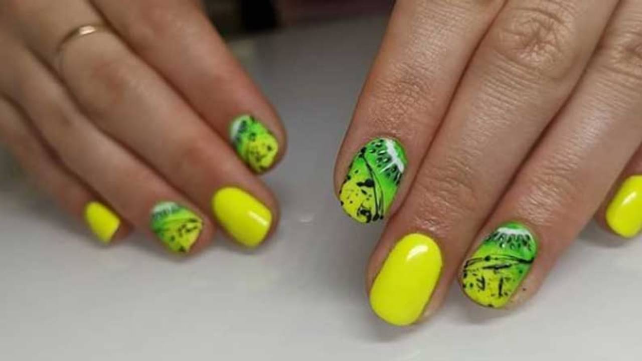 নেলপলিশ ভালবাসেন? কোন কোন রঙ ট্রেন্ডে রয়েছে জানেন?