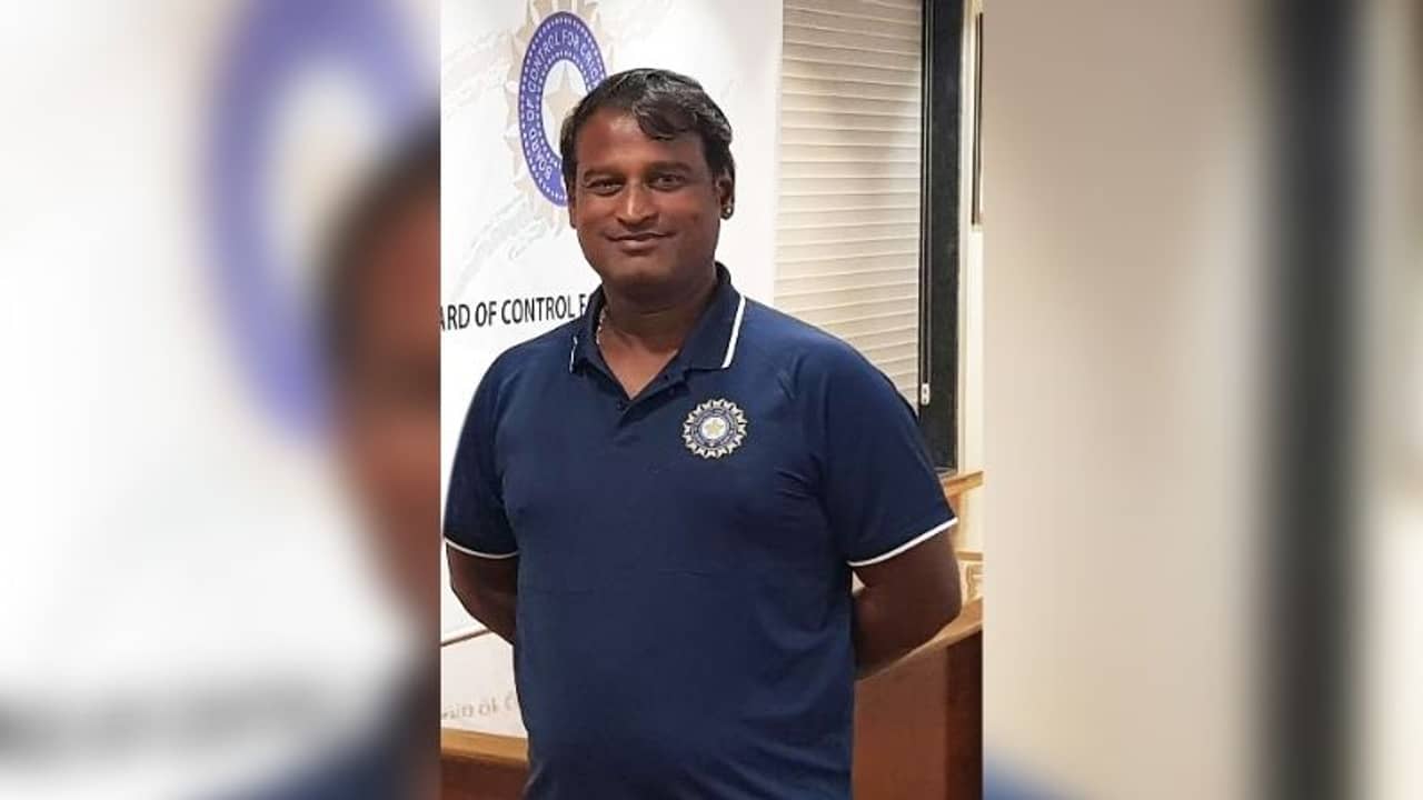 বিতর্ক মিটিয়ে ফের ঝুলনদের কোচ পাওয়ার