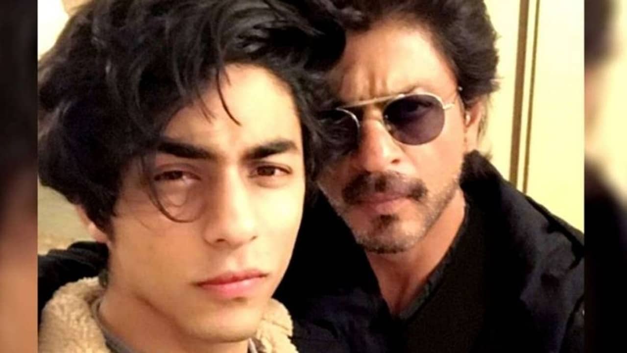 বাড়িতে আরিয়ানকে খালি গায়ে থাকতে দেন না শাহরুখ,কেন জানেন?