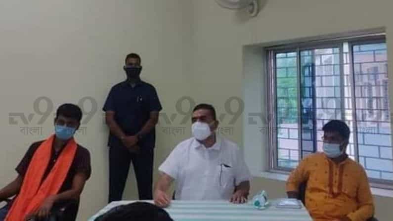 ধেয়ে আসছে 'ইয়াস', পাশে থাকবেন তিনি, গ্রামবাসীদের অভয়বার্তা দিলেন কাঁথির 'ভূমিপুত্র' শুভেন্দু ধেয়ে আসছে 'ইয়াস', পাশে থাকবেন তিনি, গ্রামবাসীদের অভয়বার্তা দিলেন কাঁথির 'ভূমিপুত্র' শুভেন্দু