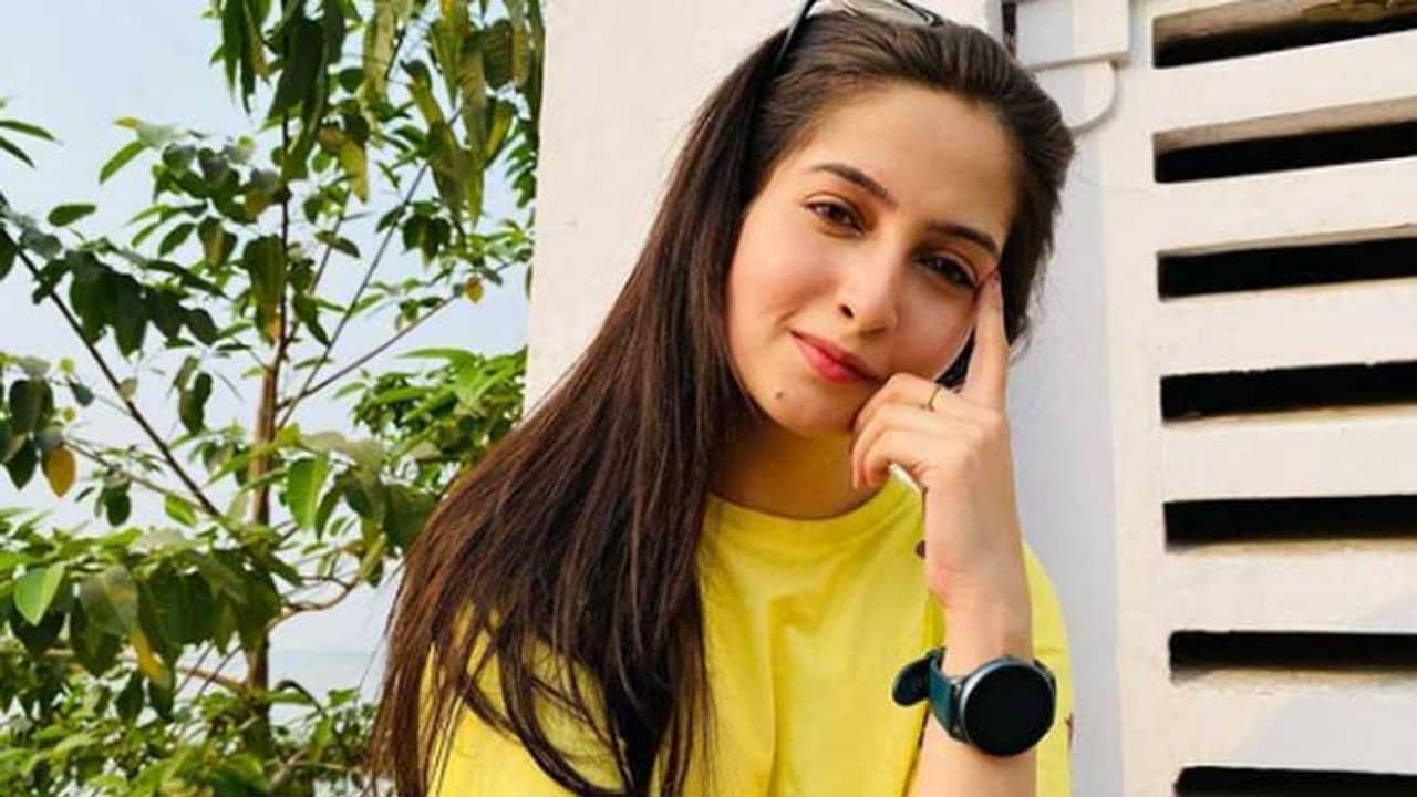 ‘প্রথম জীবনের কিছু মিষ্টি স্মৃতি’ শেয়ার করলেন শ্রীমা ভট্টাচার্য