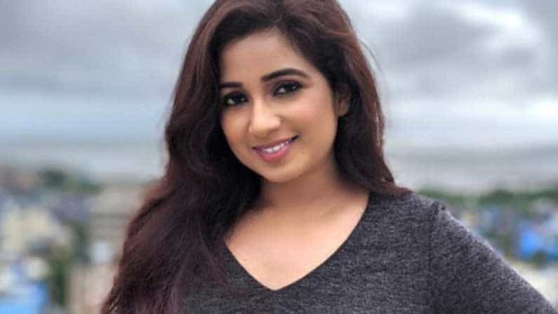 স্পেশ্যাল কেক দিয়ে সদ্যোজাতকে স্বাগত জানালেন শ্রেয়া