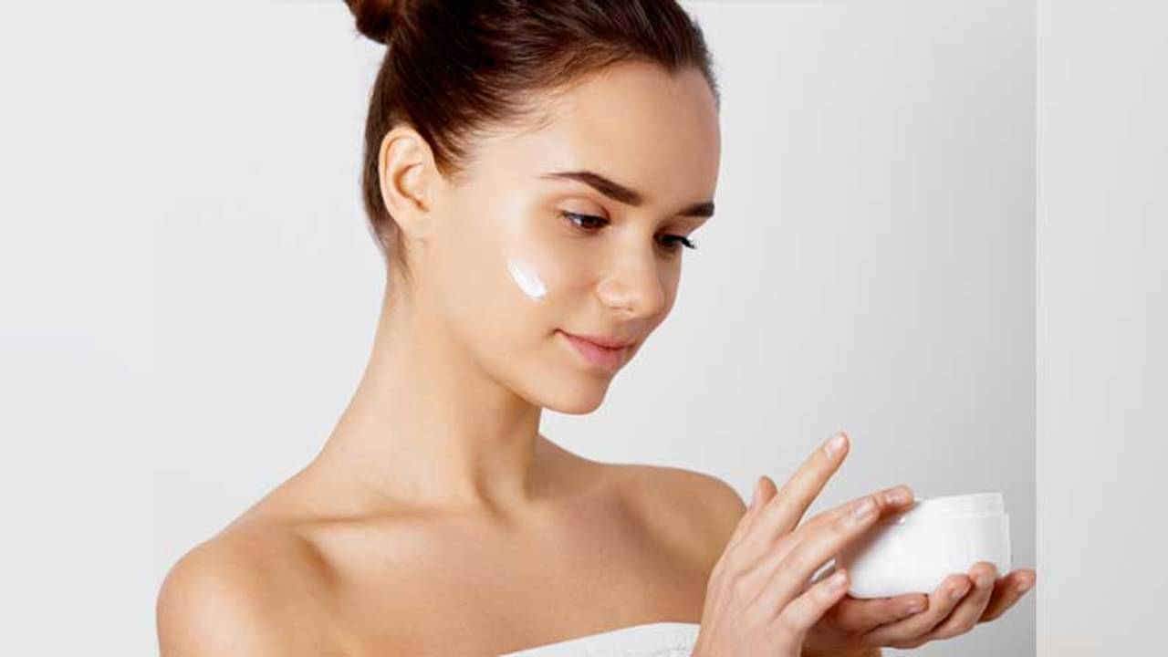 দিনে এবং রাতে ত্বকের যত্নে কি একই রুটিন ফলো করবেন?