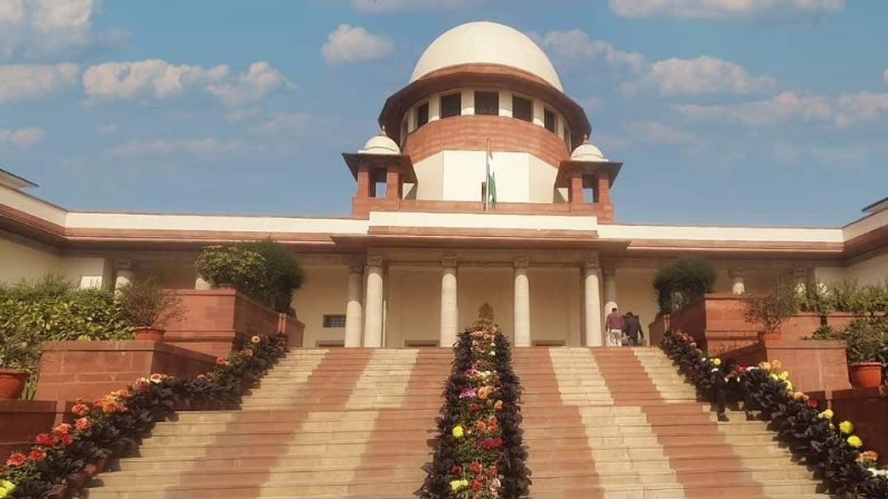 সাংসদ-বিধায়কদের আচরণ ঠিক নেই, উদ্বেগ প্রকাশ সুপ্রিম কোর্টের