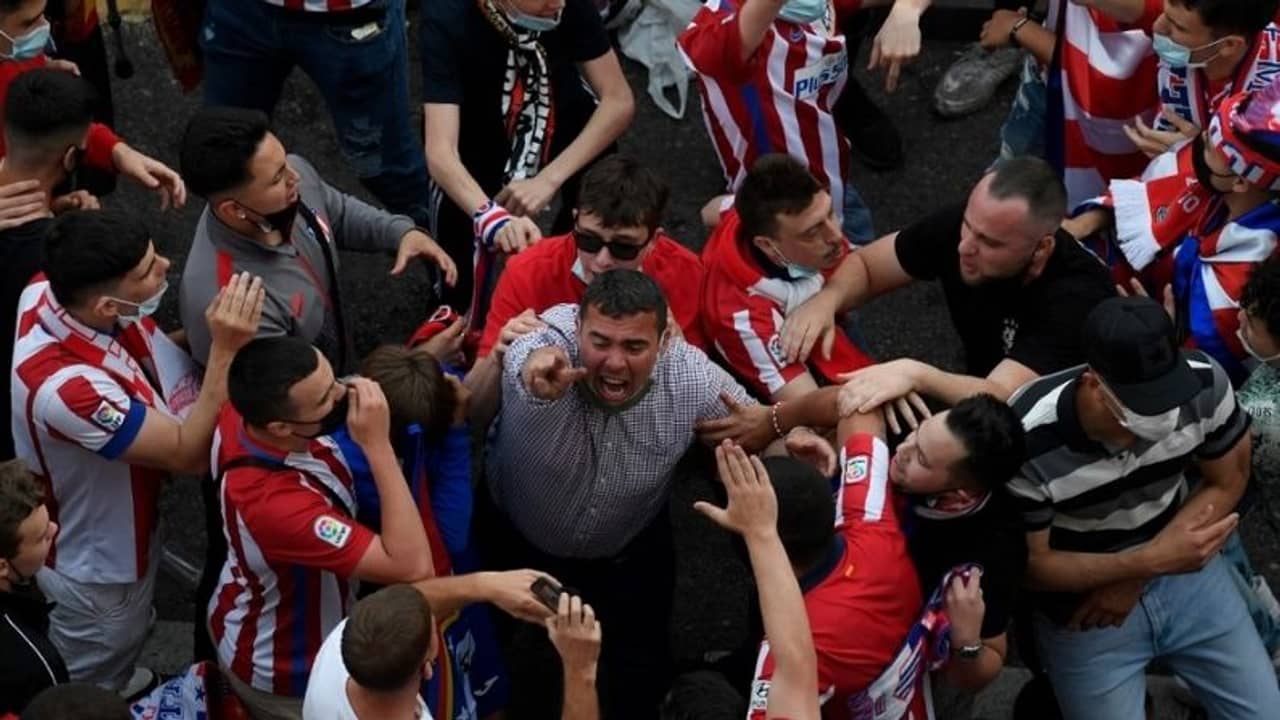 সুয়ারেজদের জয়ের উৎসবে মৃত্যু এক সমর্থকের